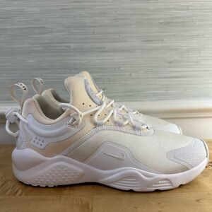 Nike Air Huarache City Move Women's Shoes - size 6 White